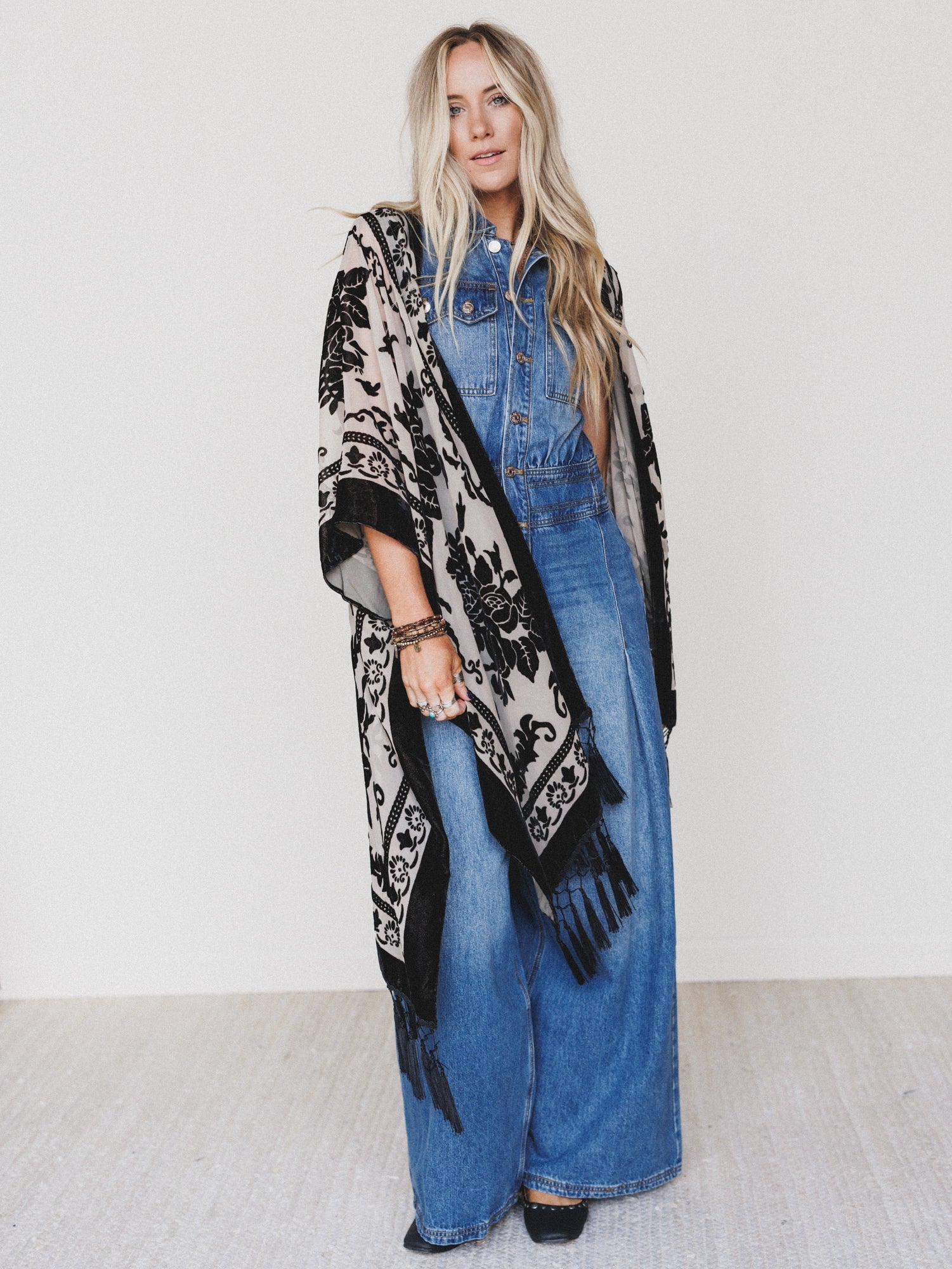 Crushin' On You Velvet Kimono - Black